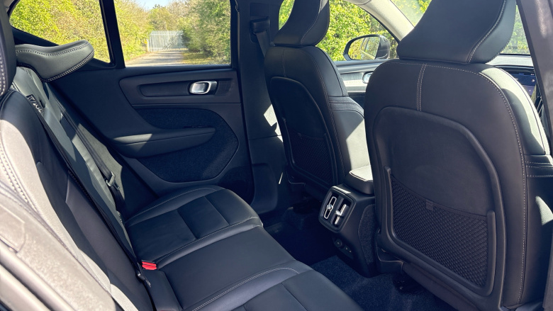 Volvo XC40 2.0 B4P Ultra Dark 5dr Auto Petrol Estate